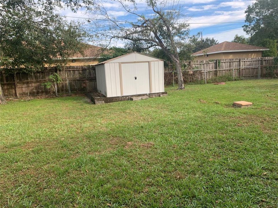 For Sale: $298,500 (3 beds, 1 baths, 912 Square Feet)