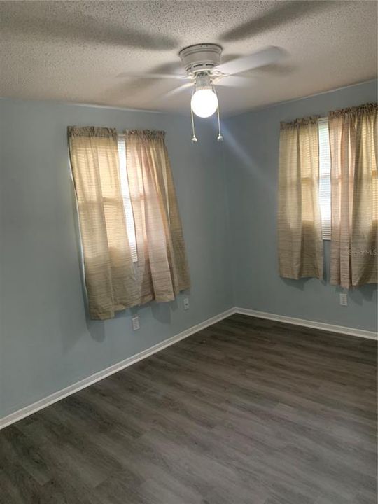 For Sale: $298,500 (3 beds, 1 baths, 912 Square Feet)