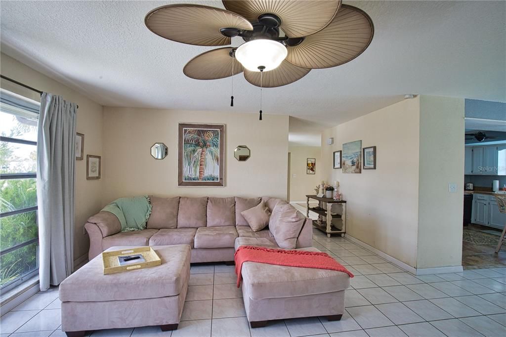 En Venta: $289,900 (3 camas, 2 baños, 1675 Pies cuadrados)