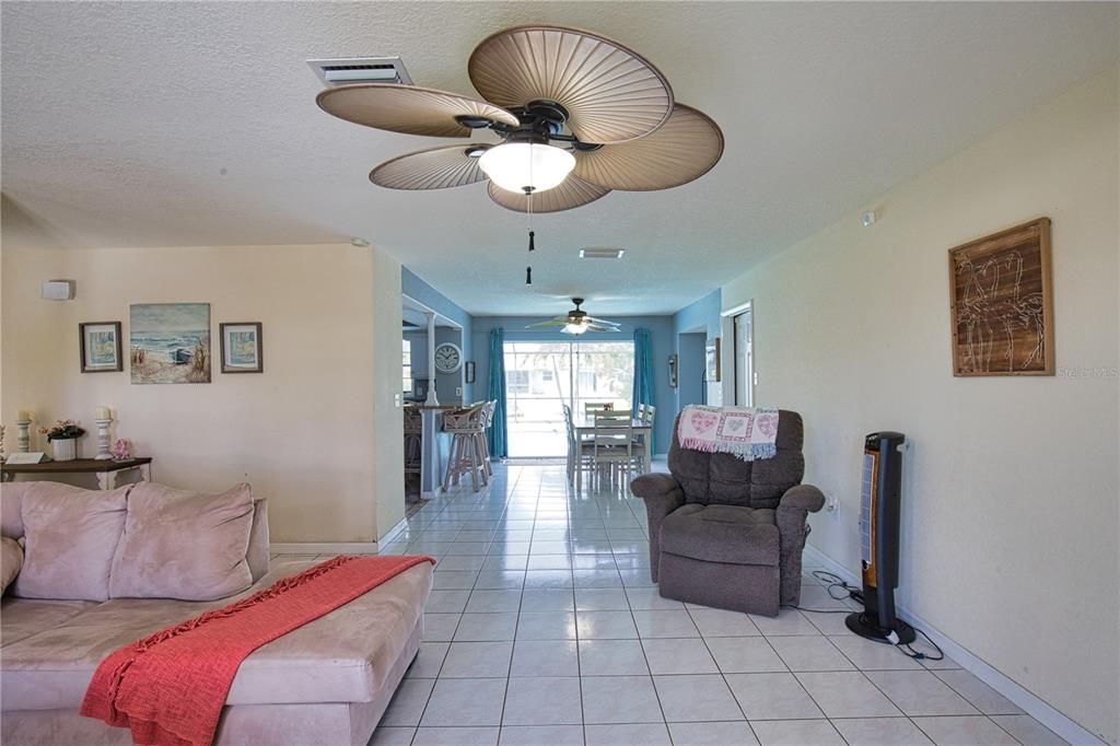 En Venta: $289,900 (3 camas, 2 baños, 1675 Pies cuadrados)