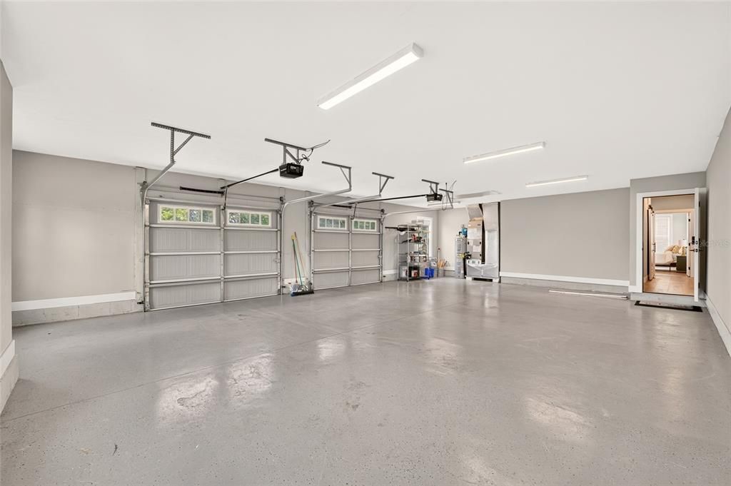 En Venta: $715,000 (3 camas, 2 baños, 2430 Pies cuadrados)