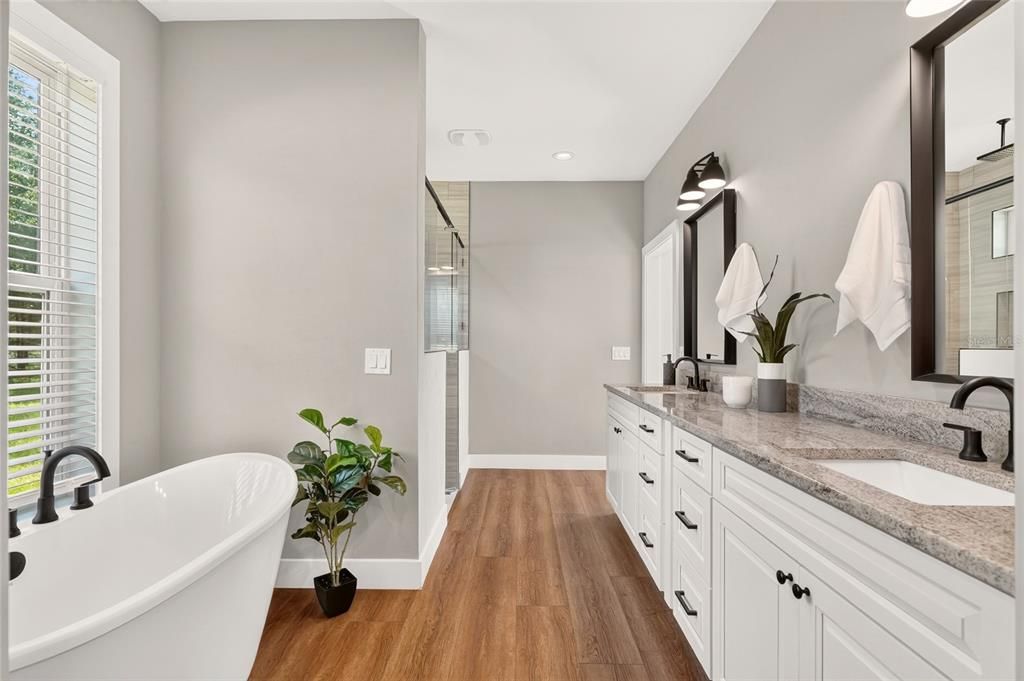 En Venta: $715,000 (3 camas, 2 baños, 2430 Pies cuadrados)