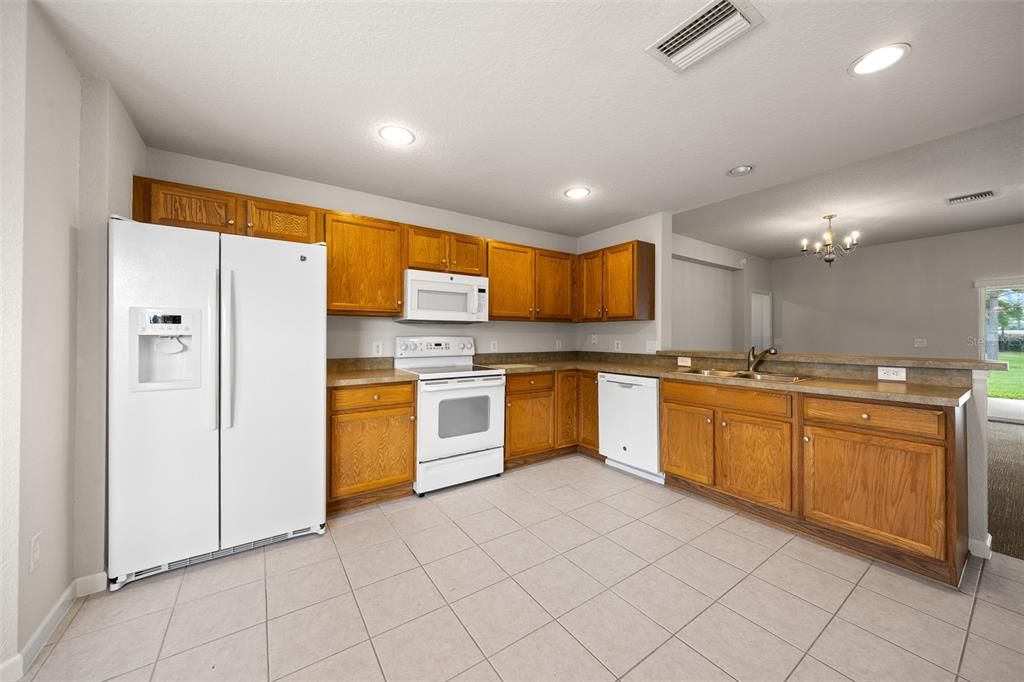 For Sale: $239,000 (2 beds, 2 baths, 1465 Square Feet)