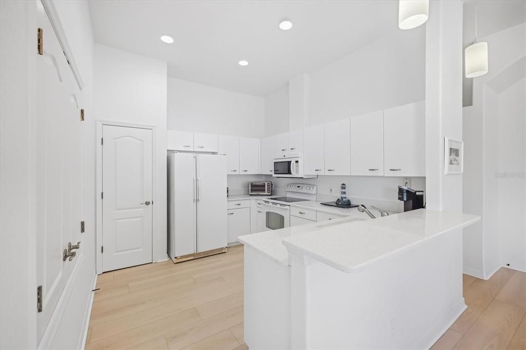 На продажу: $329,900 (2 спален, 2 ванн, 1496 Квадратных фут)