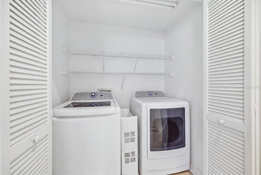 На продажу: $329,900 (2 спален, 2 ванн, 1496 Квадратных фут)