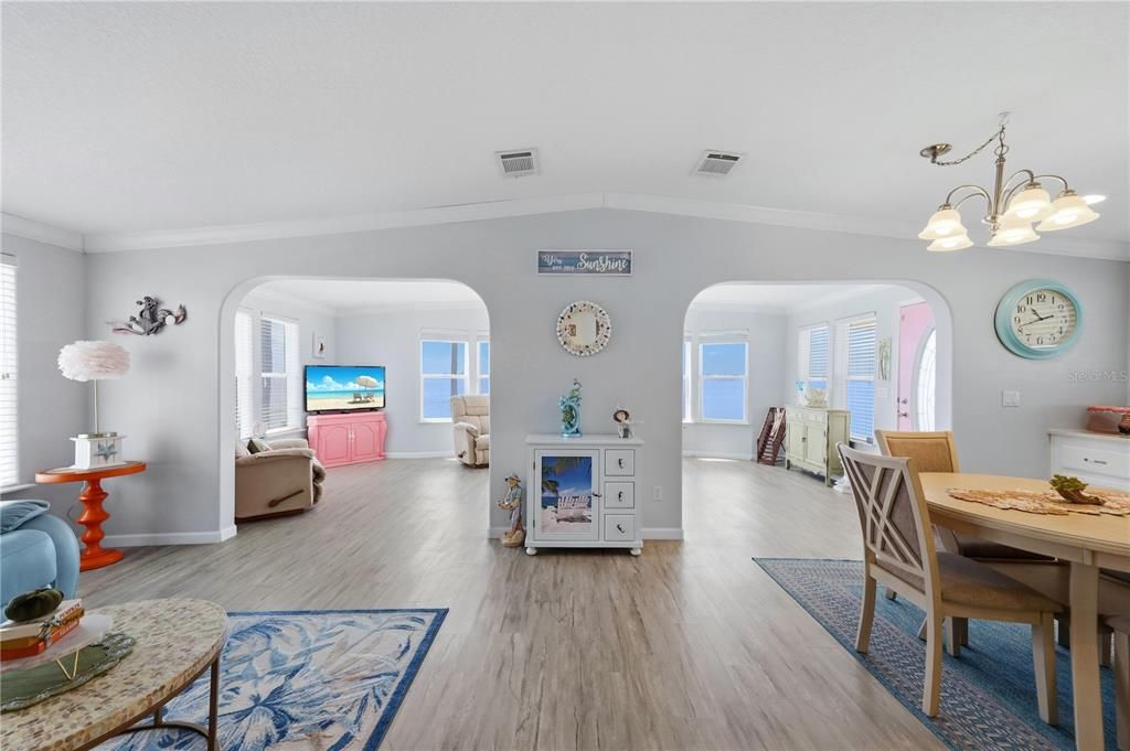 : $595,000 (3 спален, 2 ванн, 1948 Квадратных фут)