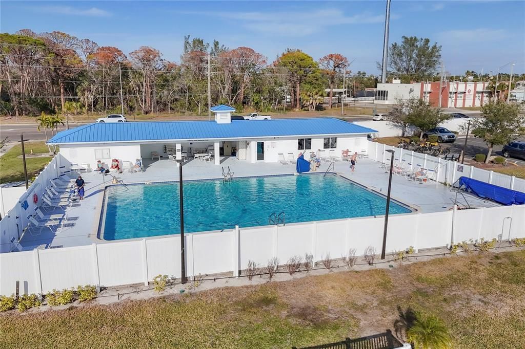 : $595,000 (3 спален, 2 ванн, 1948 Квадратных фут)