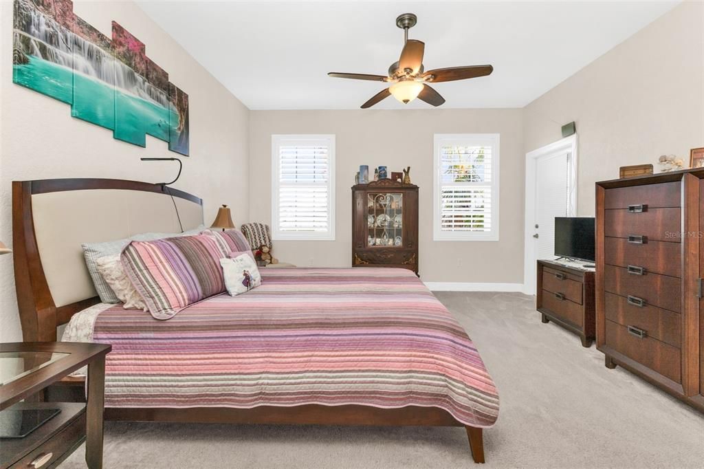 For Sale: $325,000 (3 beds, 3 baths, 2572 Square Feet)