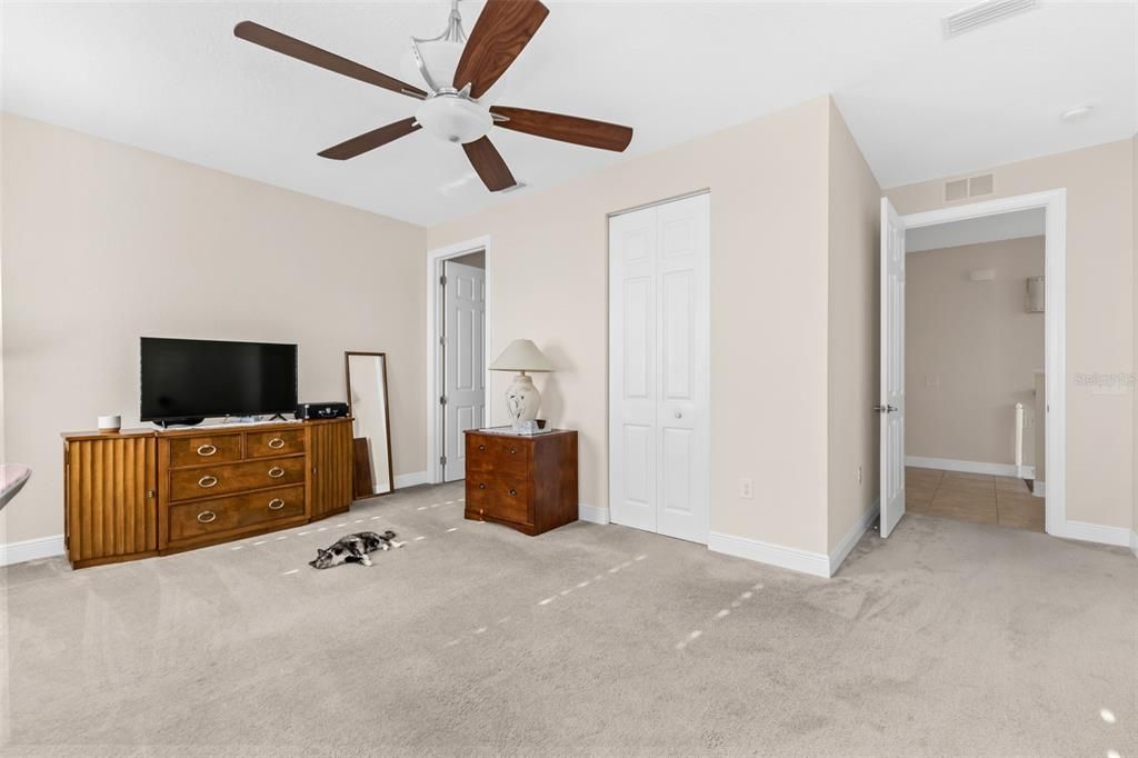 For Sale: $325,000 (3 beds, 3 baths, 2572 Square Feet)