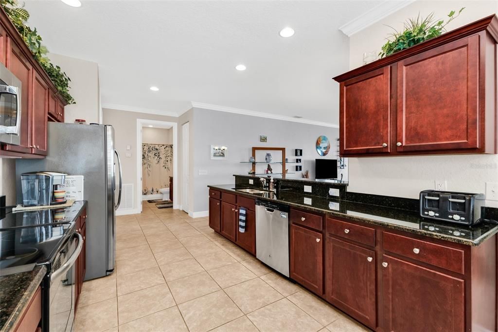 For Sale: $325,000 (3 beds, 3 baths, 2572 Square Feet)