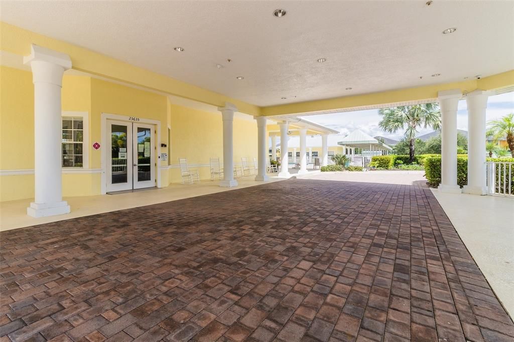 For Sale: $325,000 (3 beds, 3 baths, 2572 Square Feet)