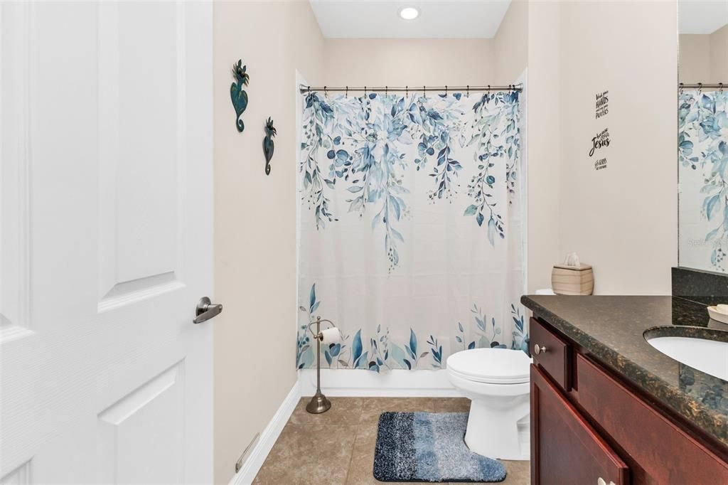 For Sale: $325,000 (3 beds, 3 baths, 2572 Square Feet)