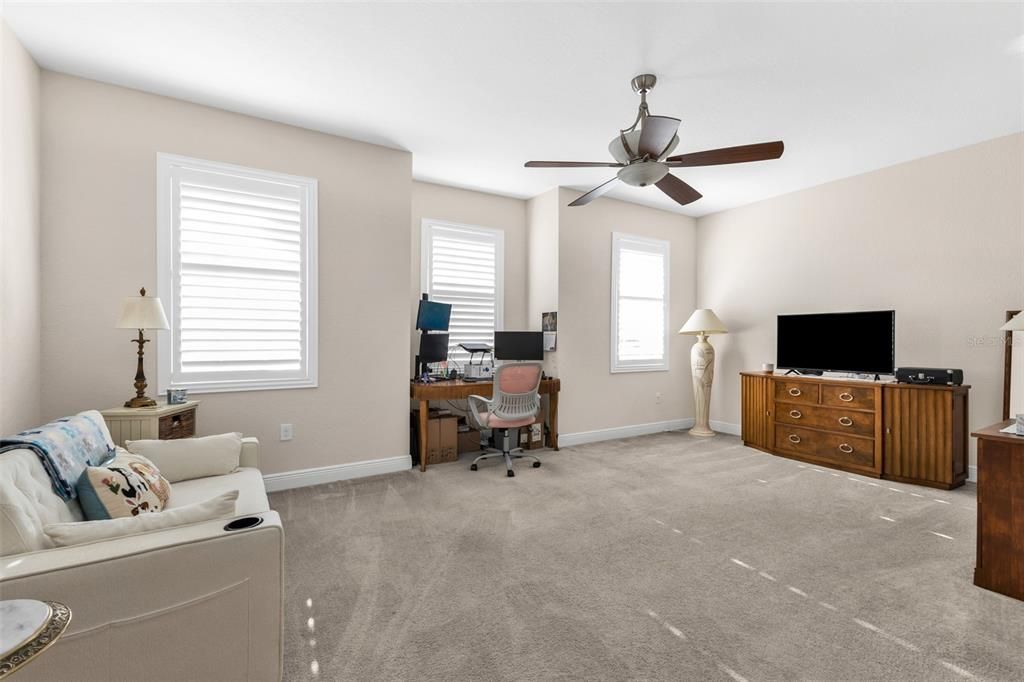 For Sale: $325,000 (3 beds, 3 baths, 2572 Square Feet)