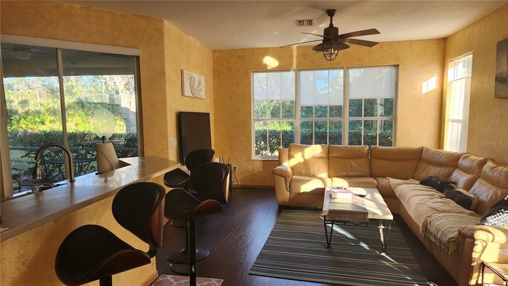 En Venta: $299,000 (2 camas, 2 baños, 1471 Pies cuadrados)