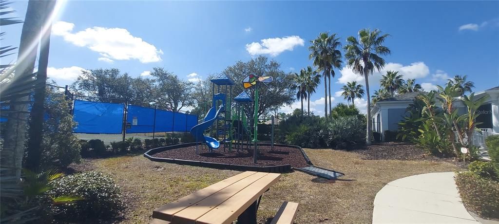En Venta: $299,000 (2 camas, 2 baños, 1471 Pies cuadrados)