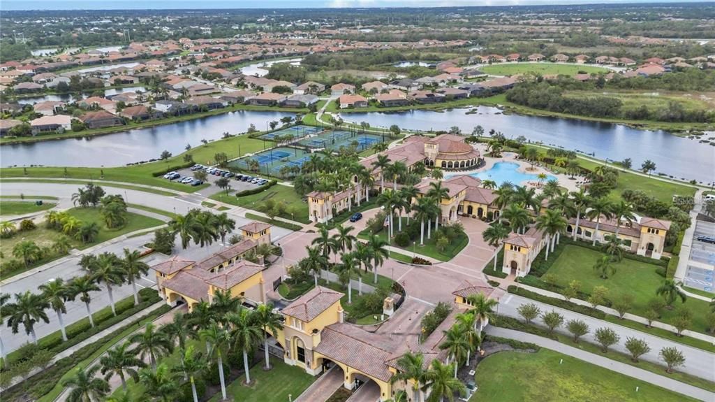 На продажу: $1,100,000 (6 спален, 4 ванн, 3895 Квадратных фут)