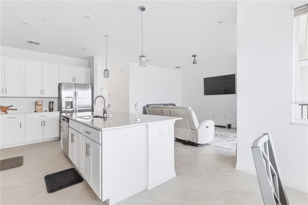 For Sale: $274,900 (2 beds, 2 baths, 1154 Square Feet)