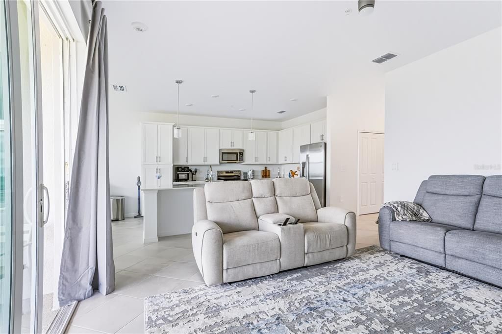 For Sale: $274,900 (2 beds, 2 baths, 1154 Square Feet)