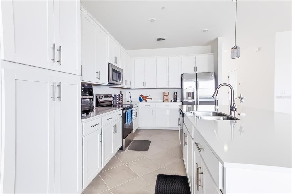 For Sale: $274,900 (2 beds, 2 baths, 1154 Square Feet)