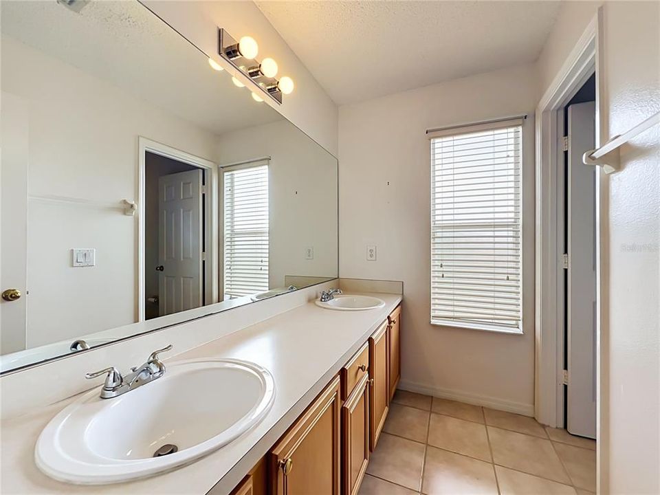 На продажу: $469,900 (5 спален, 3 ванн, 2722 Квадратных фут)