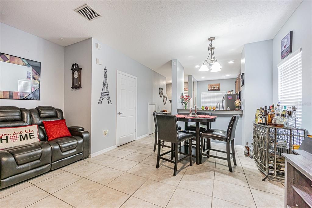 For Sale: $224,900 (2 beds, 2 baths, 1173 Square Feet)