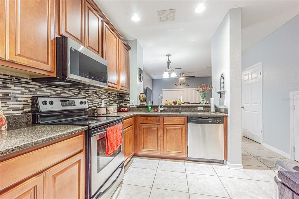 For Sale: $224,900 (2 beds, 2 baths, 1173 Square Feet)