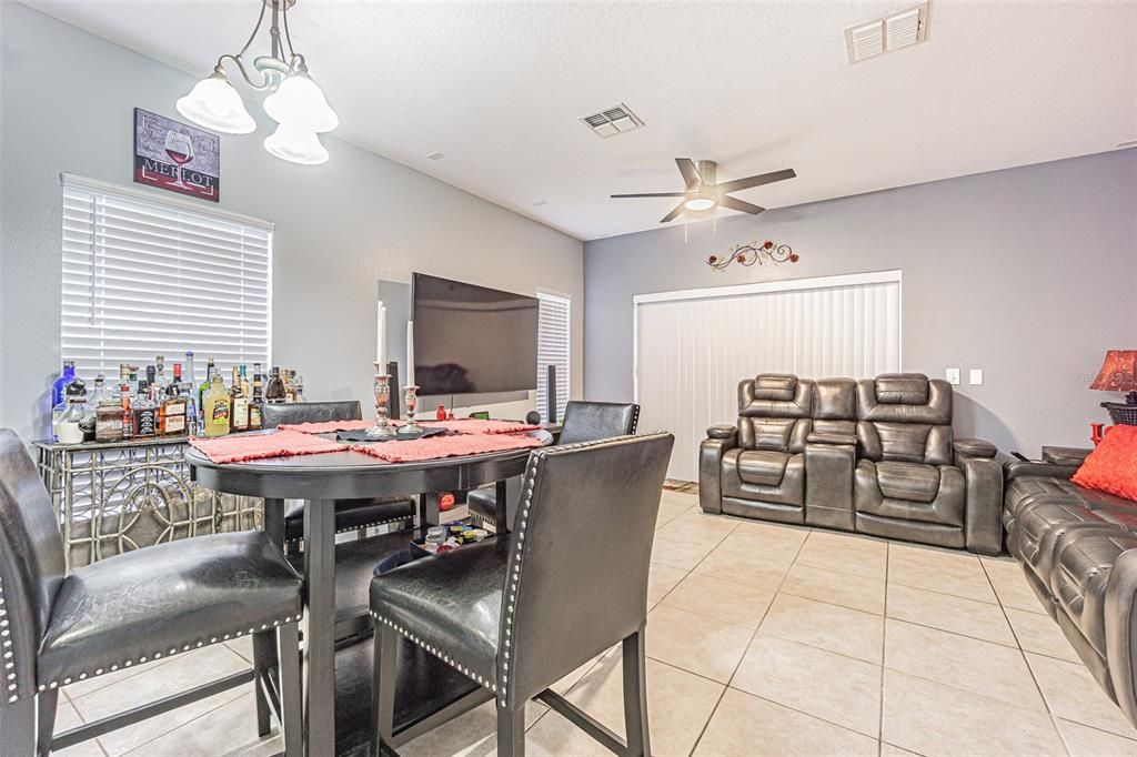 For Sale: $224,900 (2 beds, 2 baths, 1173 Square Feet)