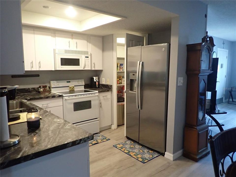 На продажу: $89,900 (2 спален, 2 ванн, 919 Квадратных фут)
