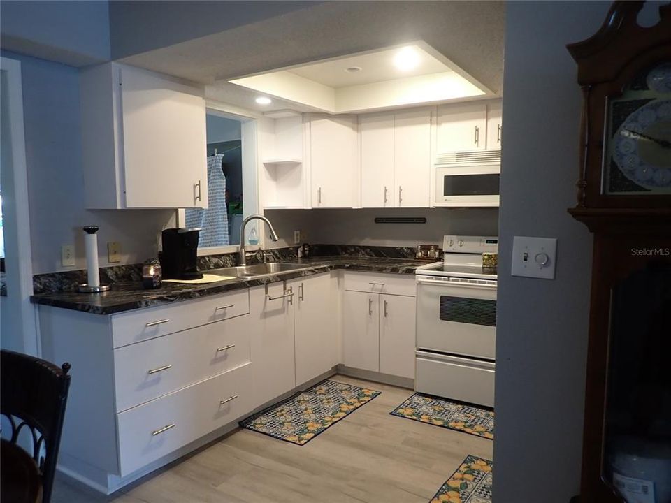 На продажу: $89,900 (2 спален, 2 ванн, 919 Квадратных фут)