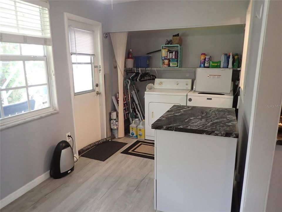 На продажу: $89,900 (2 спален, 2 ванн, 919 Квадратных фут)