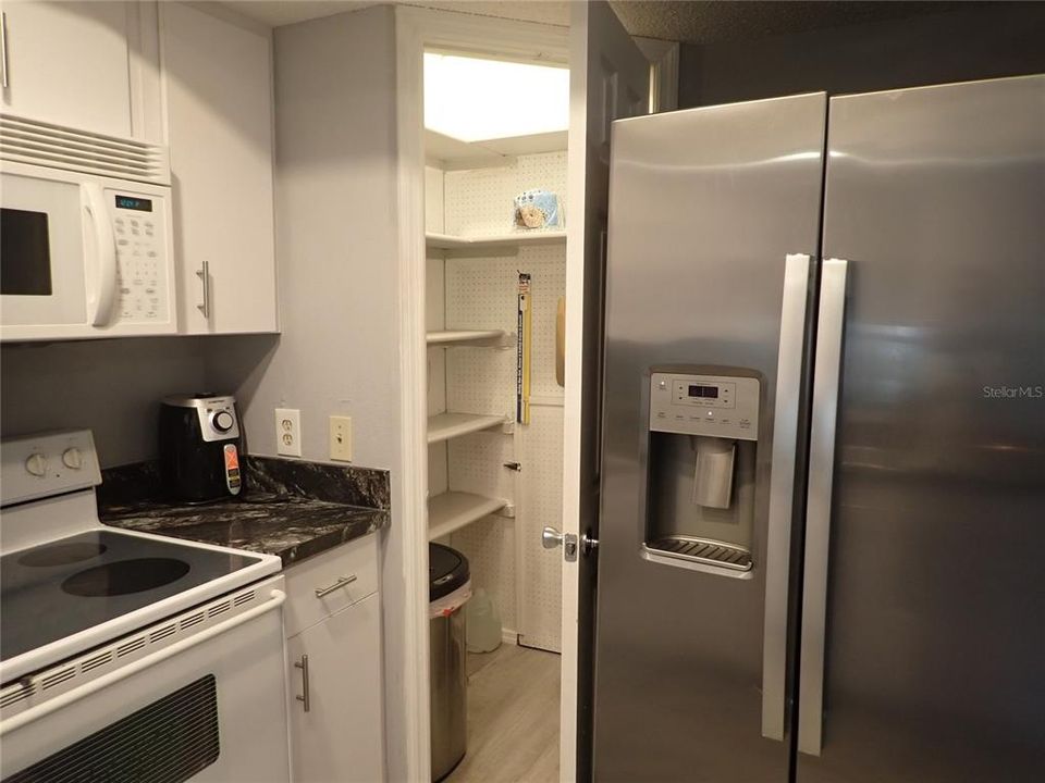 На продажу: $89,900 (2 спален, 2 ванн, 919 Квадратных фут)