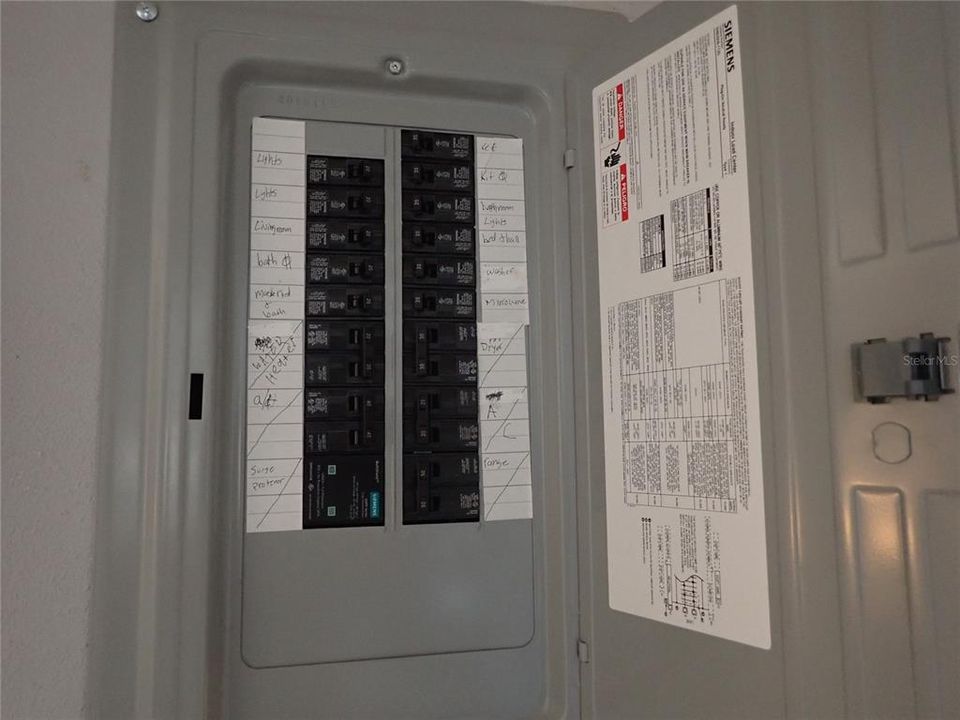 На продажу: $89,900 (2 спален, 2 ванн, 919 Квадратных фут)