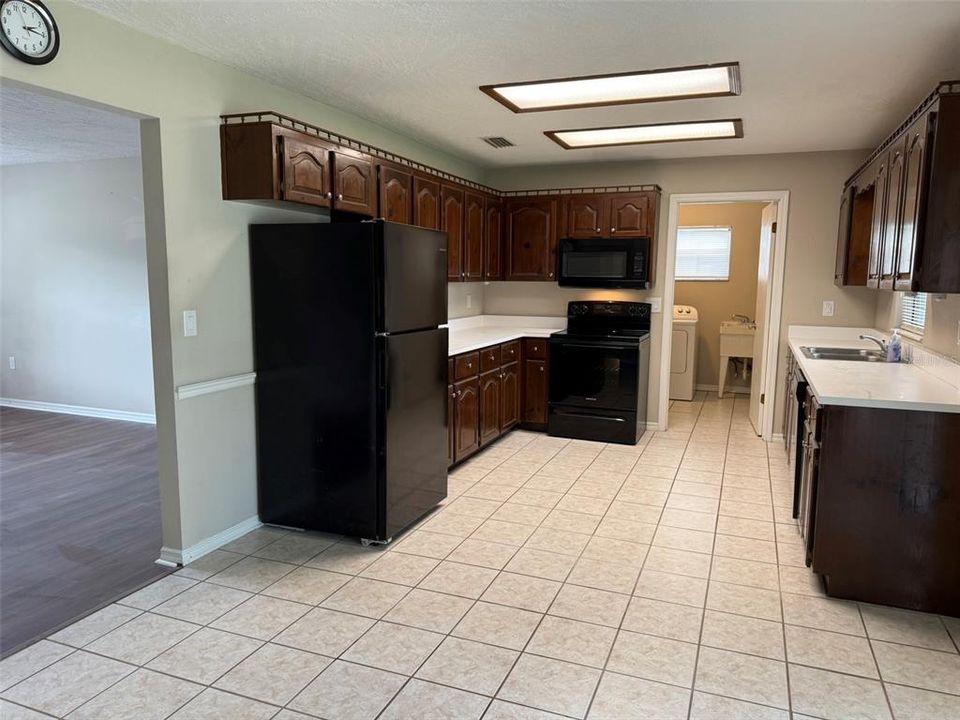For Rent: $1,800 (3 beds, 2 baths, 1428 Square Feet)