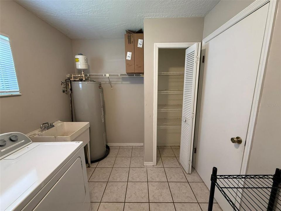 For Rent: $1,800 (3 beds, 2 baths, 1428 Square Feet)