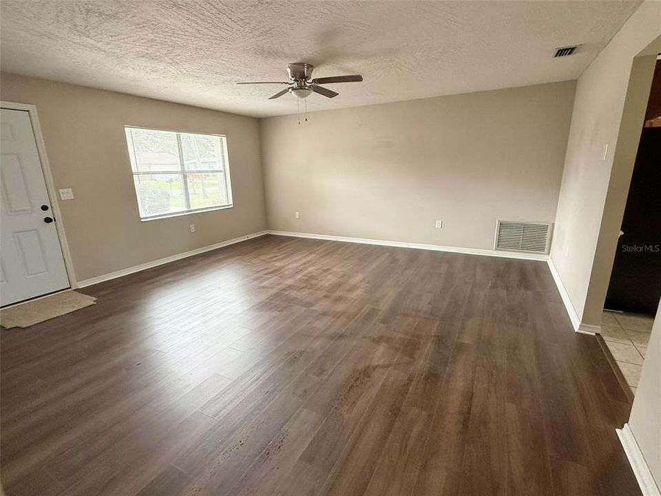 For Rent: $1,800 (3 beds, 2 baths, 1428 Square Feet)