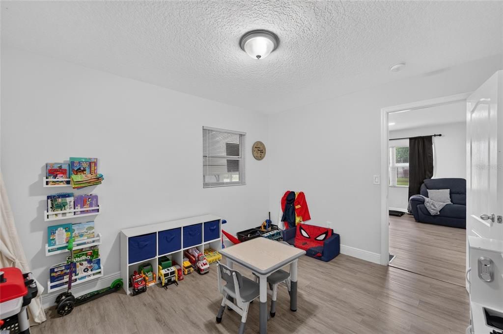 For Sale: $291,000 (3 beds, 2 baths, 1517 Square Feet)