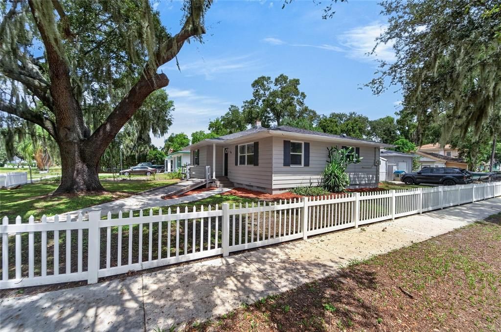 For Sale: $291,000 (3 beds, 2 baths, 1517 Square Feet)
