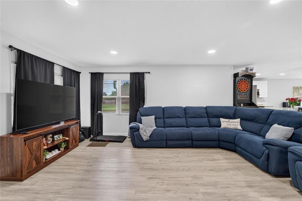 For Sale: $291,000 (3 beds, 2 baths, 1517 Square Feet)