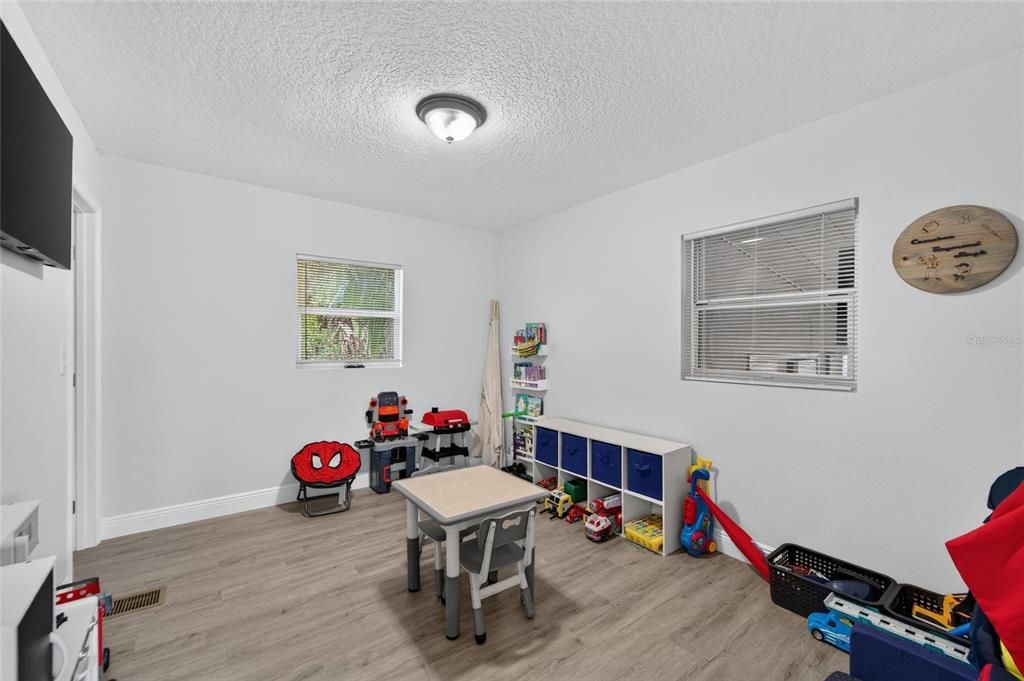 For Sale: $291,000 (3 beds, 2 baths, 1517 Square Feet)