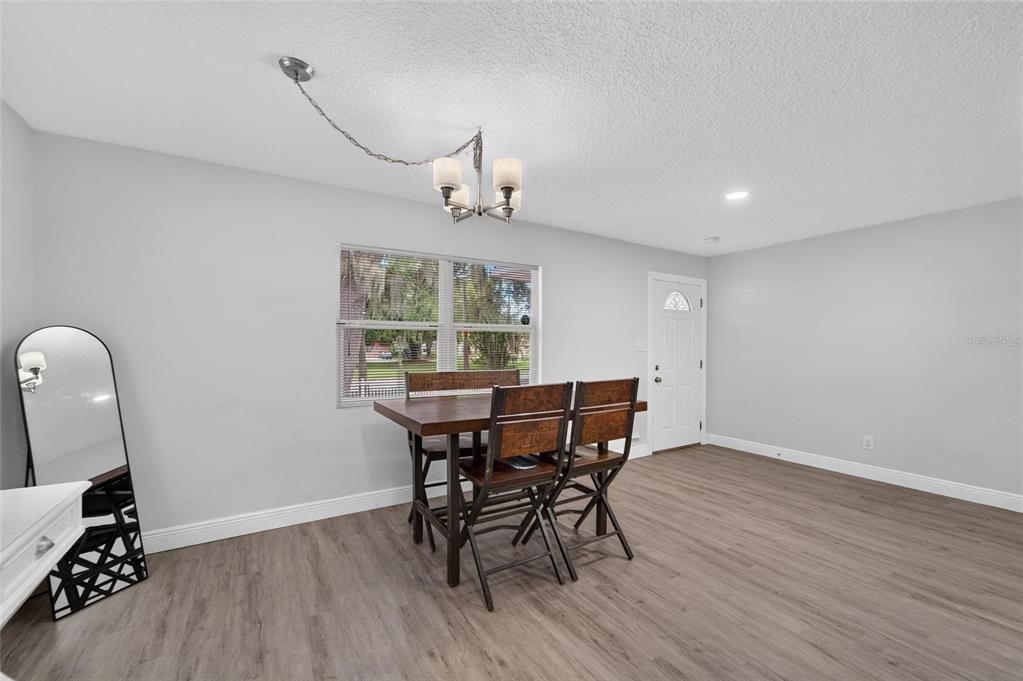 For Sale: $291,000 (3 beds, 2 baths, 1517 Square Feet)