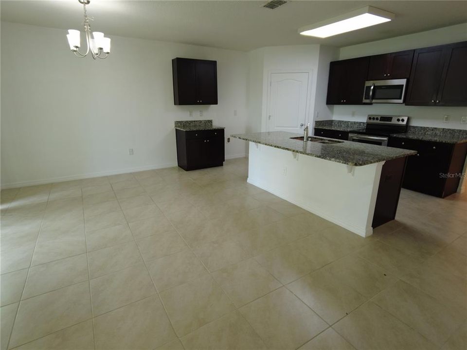 For Rent: $2,400 (4 beds, 2 baths, 1846 Square Feet)