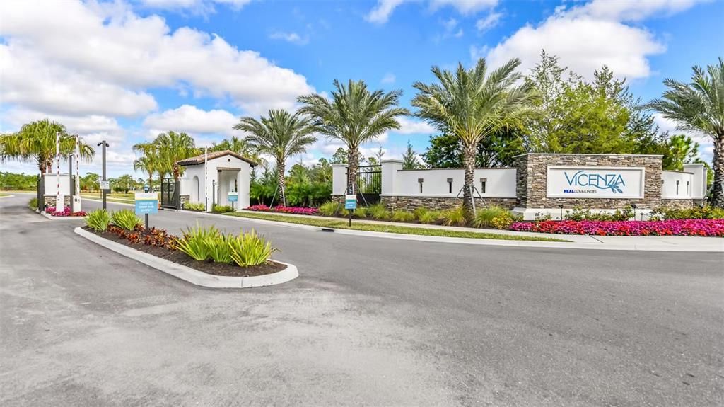 Activo con contrato: $689,000 (4 camas, 3 baños, 2068 Pies cuadrados)