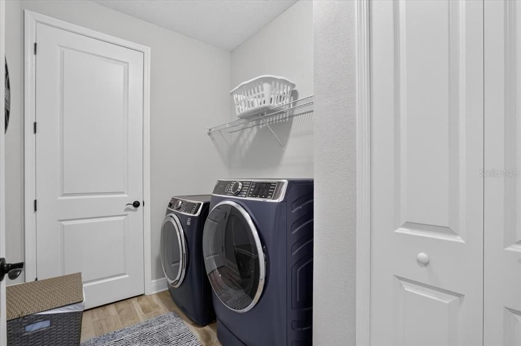 Activo con contrato: $689,000 (4 camas, 3 baños, 2068 Pies cuadrados)