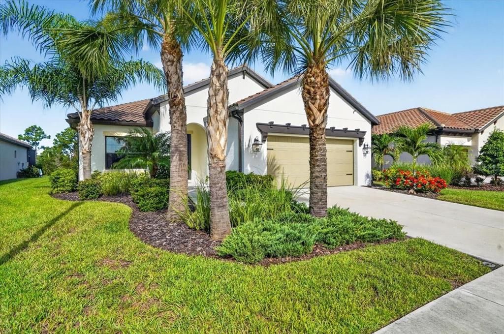 Activo con contrato: $689,000 (4 camas, 3 baños, 2068 Pies cuadrados)