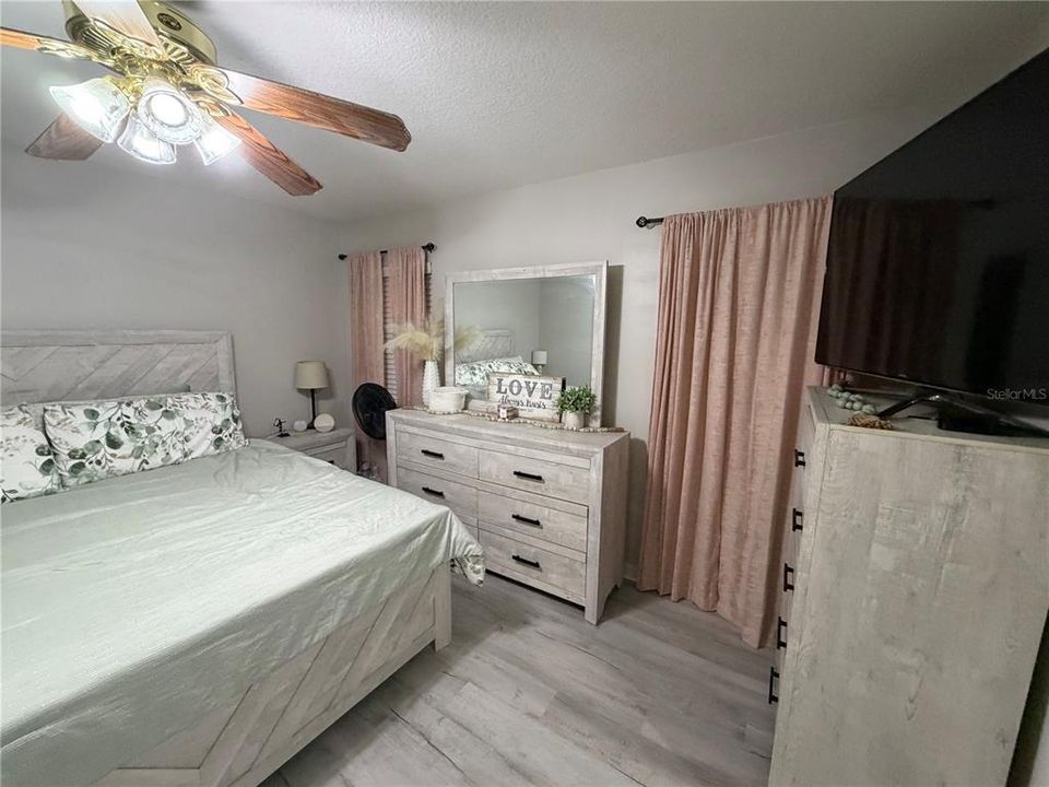 Active With Contract: $319,000 (3 beds, 2 baths, 1465 Square Feet)