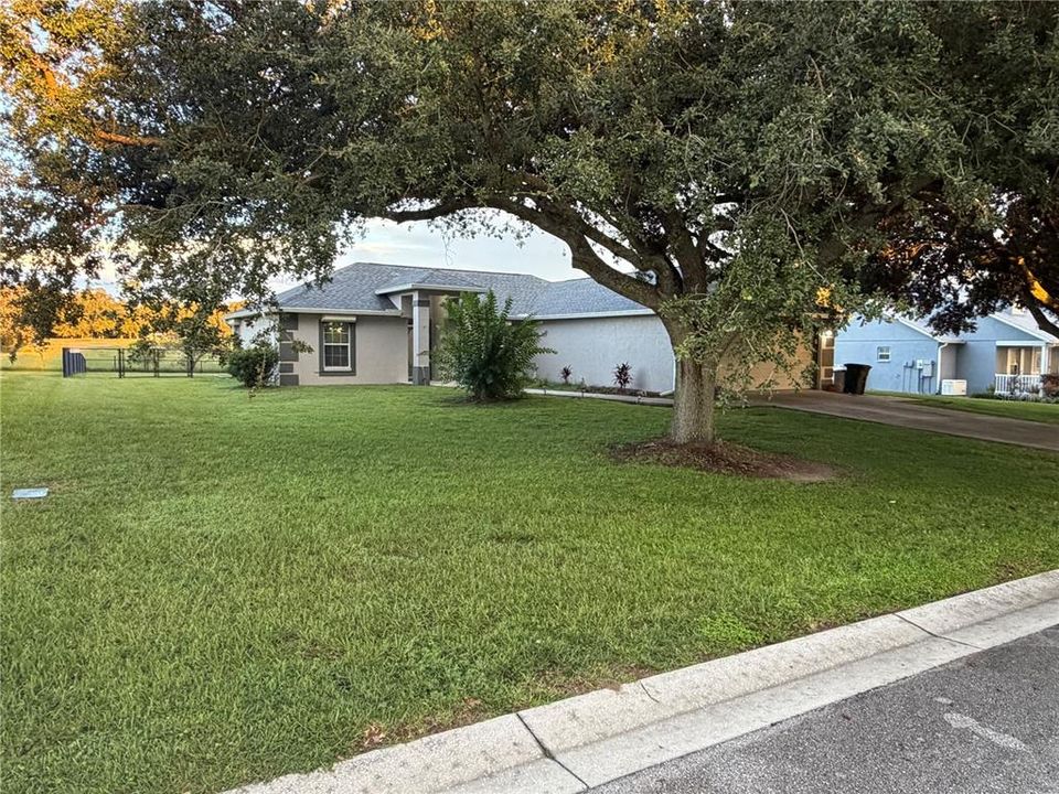 Active With Contract: $319,000 (3 beds, 2 baths, 1465 Square Feet)