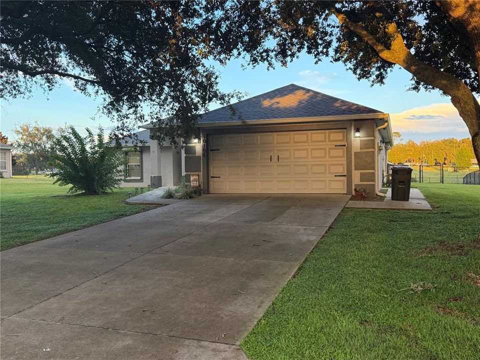 Active With Contract: $319,000 (3 beds, 2 baths, 1465 Square Feet)