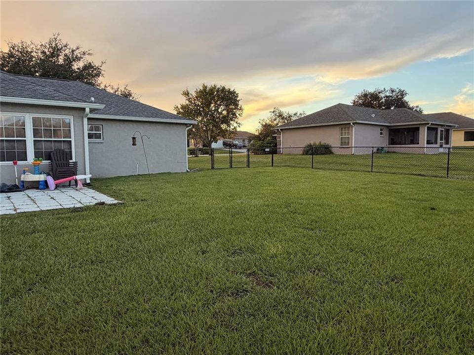 Active With Contract: $319,000 (3 beds, 2 baths, 1465 Square Feet)