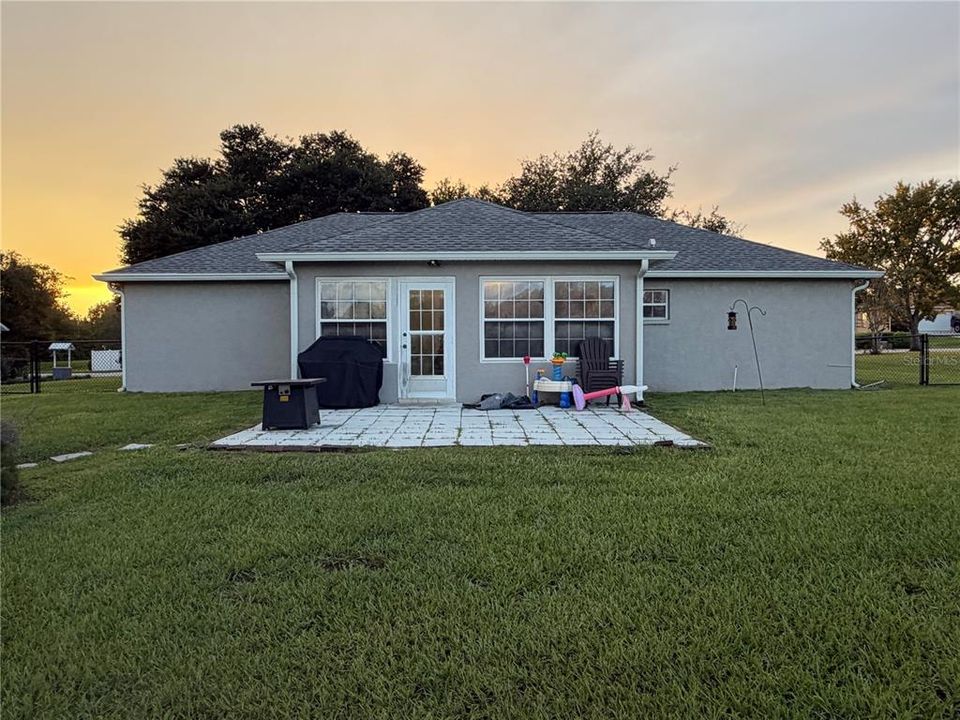 Active With Contract: $319,000 (3 beds, 2 baths, 1465 Square Feet)