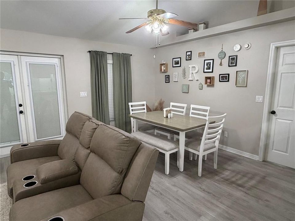 Active With Contract: $319,000 (3 beds, 2 baths, 1465 Square Feet)
